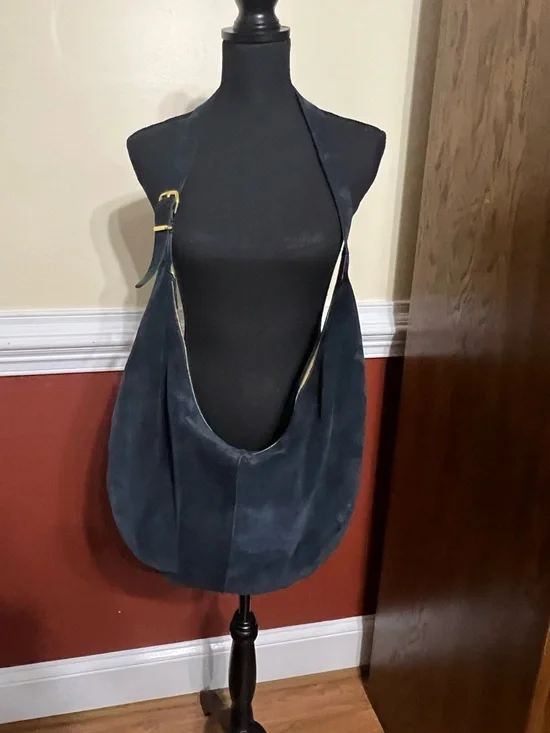 Madewell Essential Curve Shoulder Bag. Navy S - Picture 12 of 16